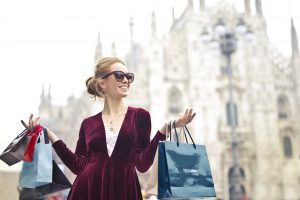 woman shopping pic