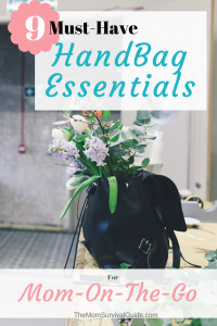 Mom Bag Essentials to help you get organized and get out the door faster. Plus a free printable checklist so you are always prepared. #momlife #organization #bag #purse #stayathomemom #happylife #mombag #emergency