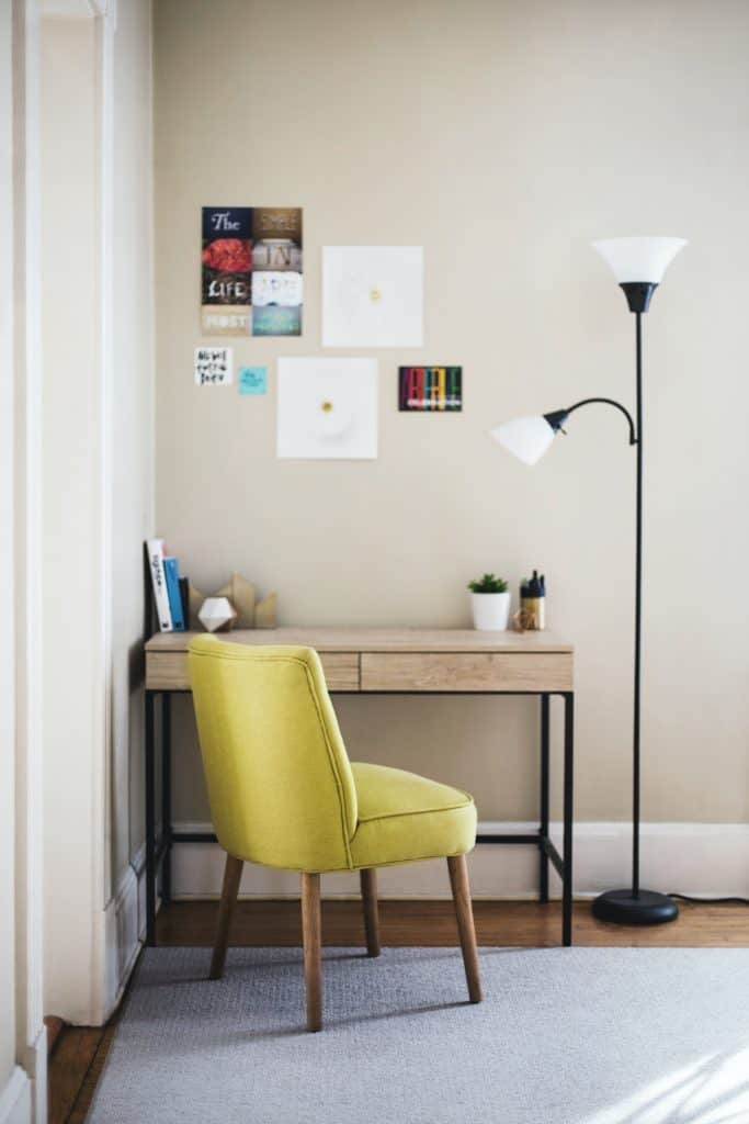 How to declutter a office