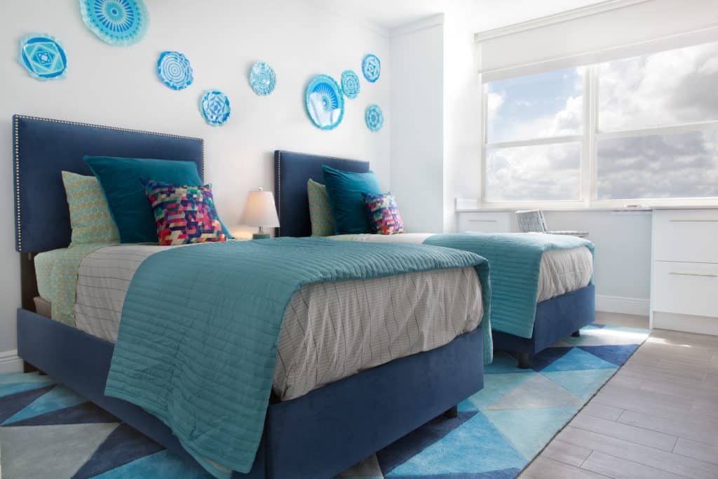 declutter a room bedroom