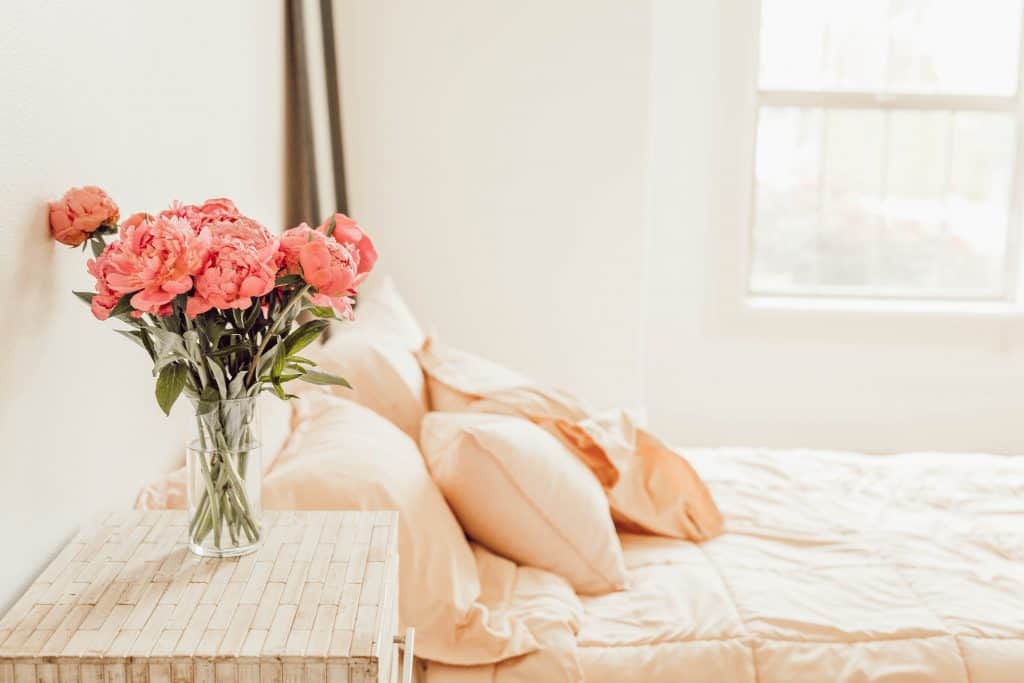 how to declutter a room nighstand