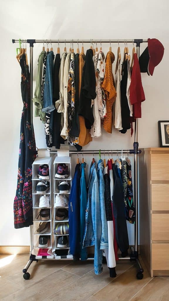 how to declutter a room clothes closet