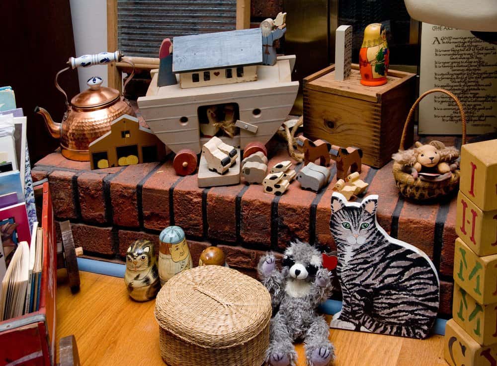 dirty house too many knick knacks and decorations